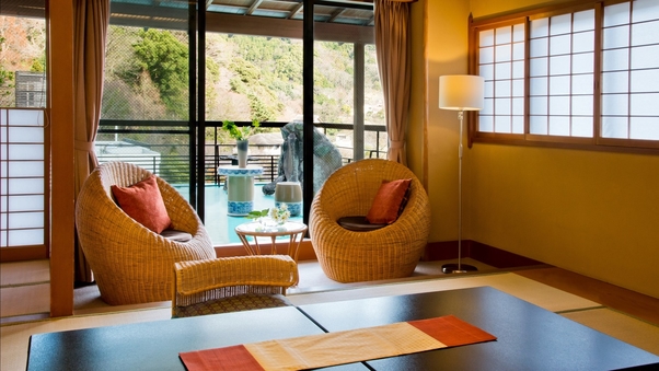 湯坂山を望む和室１２畳／源泉１００％の部屋風呂付